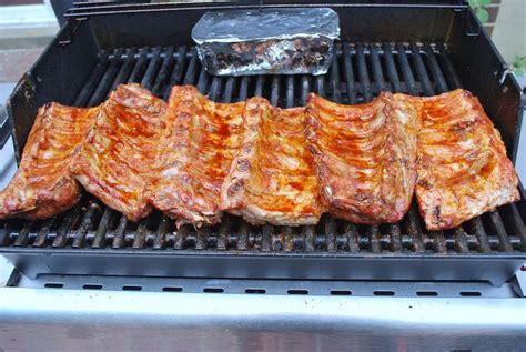 How long to cook ribs on grill. Place ribs directly on clean grill grate and grill for 2 hours, rotating every 45 minutes or so to ensure even cooking. After two hours, remove ribs from the grill and wrap tightly in foil. Add ¼ cup of apple cider vinegar to each rib pack. Return to grill for another 2 hours, rotating every 30-45 minutes. 