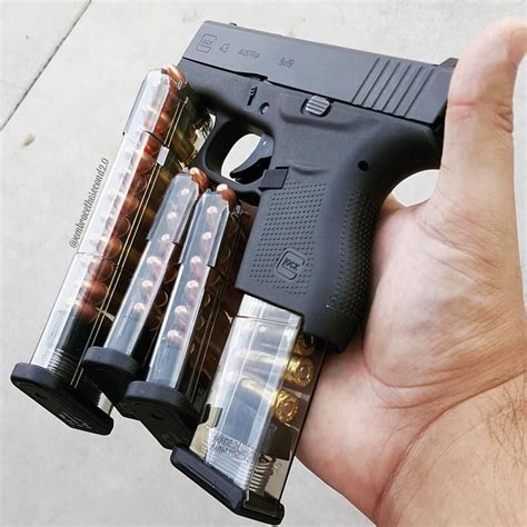 How many bullets are in a Glock clip? The standard magazine for the Glock 19 holds 15 rounds. The pistol can also use magazines with 17, 19 and 33 rounds. How many calibers is a 9mm? 357, . 380 auto and 9mm ammunition are all the same caliber. (Caliber is the size of the projectile, or bullet.) The different names are for marketing reasons or .... 