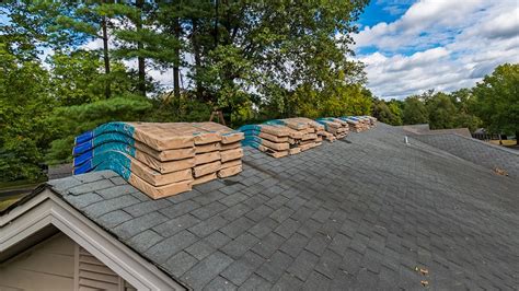How many bundles of shingles in a square. The number of square feet covered by a bundle of roofing shingles depends on the surface area of your roof and the pitch of your roof. A 1,000-square-foot gable roof, for example, would require 10 squares, which would be 30 bundles of 3-tab shingles or 40 bundles of architectural shingles. 
