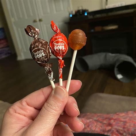 100 %. Protein. 0 %. Fat. 0 %. There are 66.98 calories in 1 lollipop (17 g) Tootsie Pops; click to get full nutrition facts and other serving sizes.. 