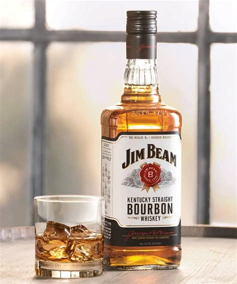 How many calories in jim beam. taste character. Jim Beam Honey is a delicious combination of real honey liqueur and genuine Jim Beam Bourbon. Together, they create an easy, mellow sweetness that’s relaxed enough to sip alone but bold enough to hold its own in a cocktail. For a truly refreshing mix, try it with ginger ale or apple juice and club soda over ice. 