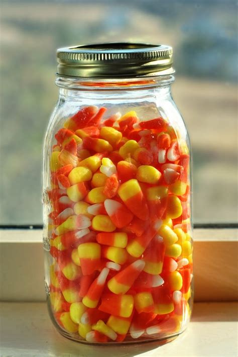 How many candy corns will fit in a mason quart jar? 768. How many candy corns will fit into a 32oz jar? ... Depends on the size of the jar and the size of the candy corn.. 