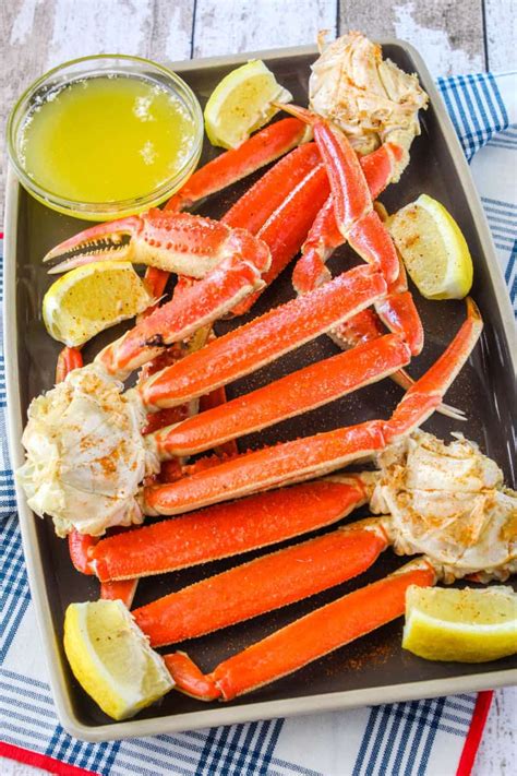 To calculate for a full pound, it helps to know that 100 grams of snow crab legs contain about 115 calories, as per the USDA. There are just over 450 grams in 1 pound. This means that if you were to eat a full pound of snow crab legs, the calorie estimate is approximately 520 in total. Ideally, 10 to 35 percent of your daily calories should .... 