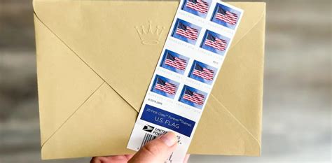 How many forever stamps manila envelope. As of 2014, an 8-by-5-inch envelope requires one first-class postage stamp if the envelope and its contents weigh less than 1 ounce and the letter is less than 1/4 inch thick. Lett... 