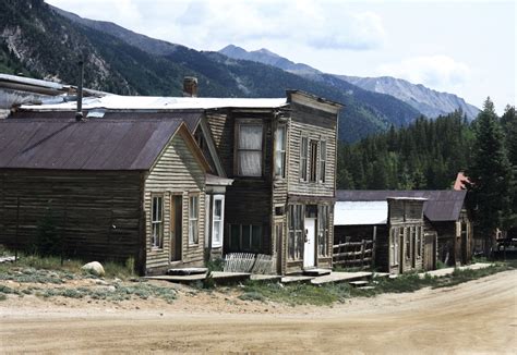 How many ghost towns are there in Colorado? More than live towns