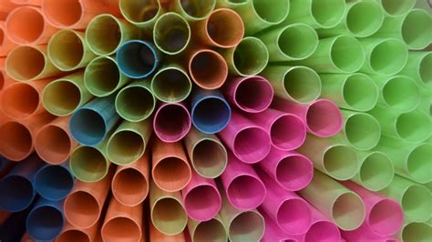 How many holes are there in a drinking straw? - BBC