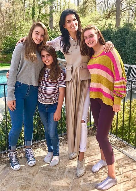 How many kids does angie harmon have. Angie Harmon, the Rizzoli & Isles star, has moved to Charlotte, N.C. with her husband Jason Sehorn and their three daughters, Finley, Avery and Emery. She says … 