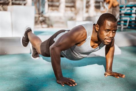 How many pushups do navy SEALs do