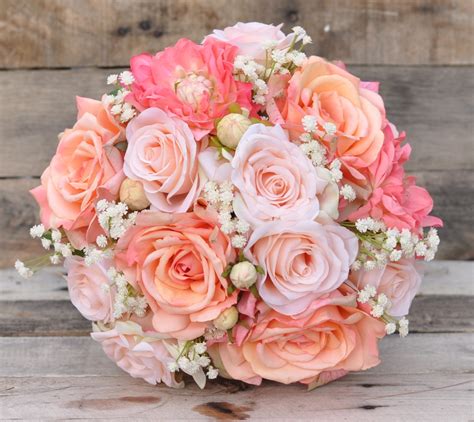 How much are flowers for a wedding. There are typically between 4-10 stems for a small bouquet arrangement, 8-20 stems for a medium bouquet arrangement, and 16-30 stems for a larger bouquet arrangement. Although, the total number of stems will depend on the size of the bouquet required, the type of flowers used, their cost, and the budget available. 