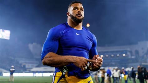 How much can aaron donald bench. Apr 5, 2023 · Saturday – Full Body Strength Training. On Saturday, Aaron Donald does a full body strength training workout. Box squat (4 sets, 10 reps) Split squat (4 sets, 10 reps) Dumbbell side bend (3 sets, 15 reps) Sit ups (3 sets, 15 reps) Dumbbell row (3 sets, 15 reps) Lateral raise (3 sets, 10 reps) 
