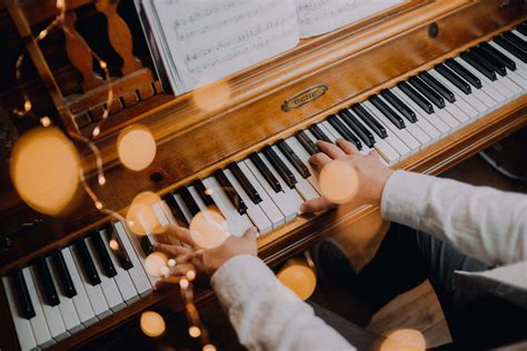 How much do piano lessons cost. Learning to play the piano is a great way to develop your musical skills and have fun. With advances in technology, it’s now possible to learn the piano online. Online piano lesson... 