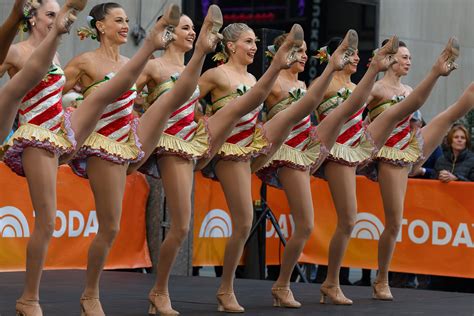 How much does a Rockette dancer get paid? Each week, th