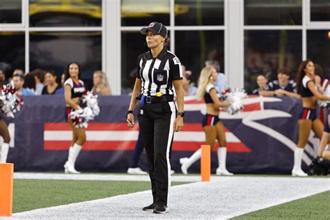 How much do.nfl refs make. Feb 12, 2023 · There is no official number out there for how much officials make at the game. Therefore, there won't be any exact number for the crew working Super Bowl 57. However, there are estimates out there ... 