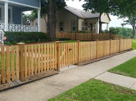 Wood fence pickets come in a variety of sizes. Common heights include 4 feet, 6 feet and 8 feet. Common widths include 3.5 inches, 4 inches and 5.5 inches. When installing fence pickets, you’ll need to create guides for picket tops, attach support boards to gateposts, and then attach pickets one by one, aligning with the edge of each post..