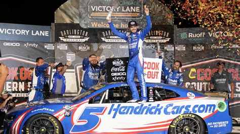 How much does Kyle Larson make in a year 