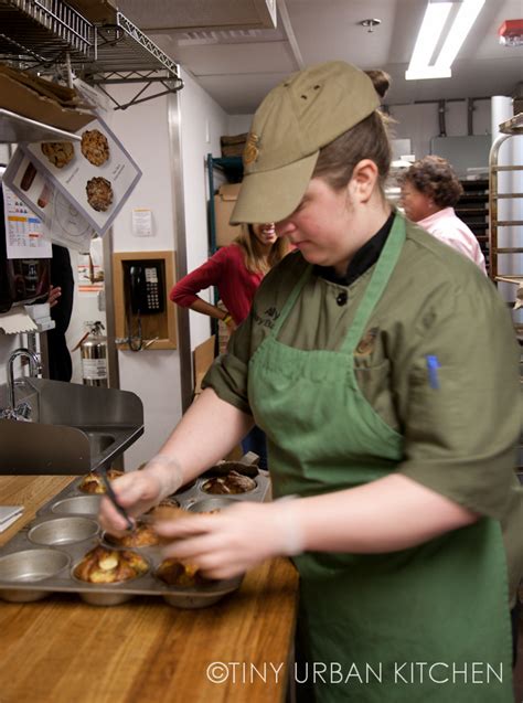 Depending on what you consider to be "good pay," you may think that employees at Panera Bread are raking in good dough. According to Indeed, employees working as cashiers make between $9.76 and $11.28 per hour while those who work as restaurant staff make an hourly amount of around $11.60. Sandwich makers, however, …