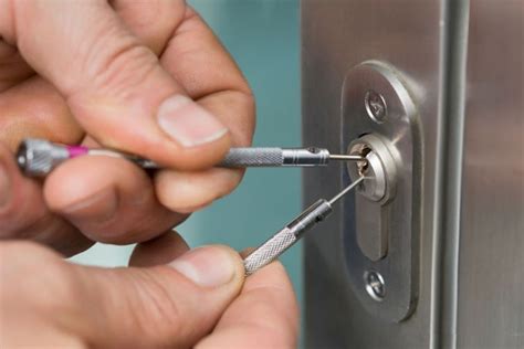 How much does a locksmith cost. Dec 14, 2023 · The cost to hire a locksmith ranges from $50 to $200 but can cost up to $500. Cost factors vary but may include your location, the urgency of the request (emergencies typically cost more), and the complexity and size of the job. 