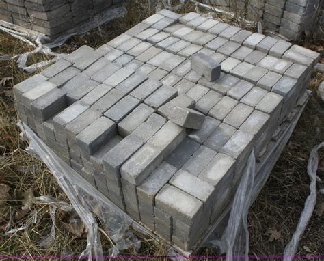 How much does a pallet of pavers weigh. So, how much does a pallet cost? A set of red brick pavers will cost you from $300 to $700 per pallet. But what exactly does a pallet offer? Well – although a pallet generally covers about 56 square feet, the number of single pieces varies depending on local demand. There are three main types of pallets on the market today, as you can … 