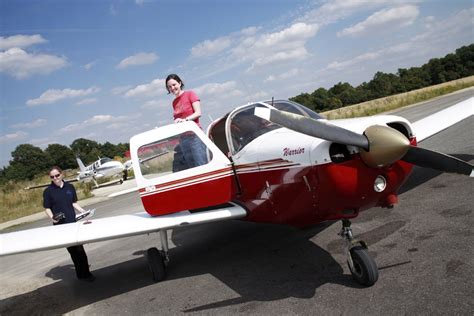 How much does it cost to learn to fly - Enstone Flying Club