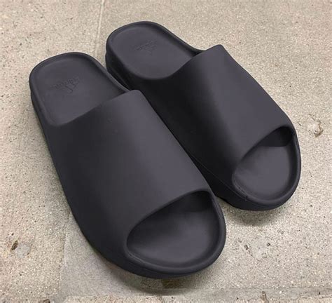 The adidas Yeezy Slides “Onyx” And “Pure” To Restock Again On