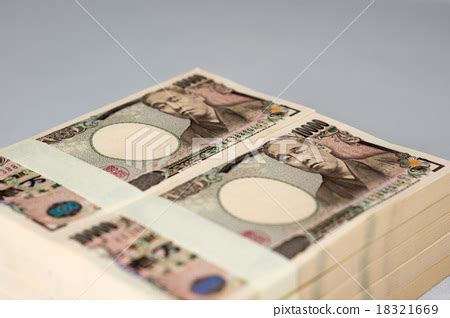 The inflation rate in Japan between 1994 and today has been 12.06%, which translates into a total increase of ¥12.06. This means that 100 yen in 1994 are equivalent to 112.06 yen in 2024. In other words, the purchasing power of ¥100 in 1994 equals ¥112.06 today. The average annual inflation rate between these periods has been 0.38%..