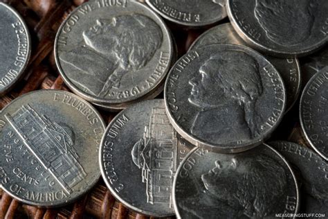 If you have a pound of pennies, you may be wondering how much they are worth. In order to find the answer, you first need to determine how much one penny weighs and how many pennies are actually in a pound.. 