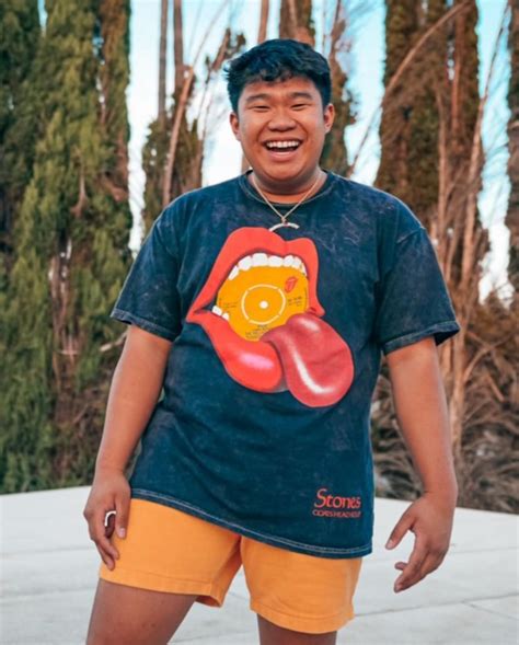 How much is SeanDoesMagic Net Worth in 2022 