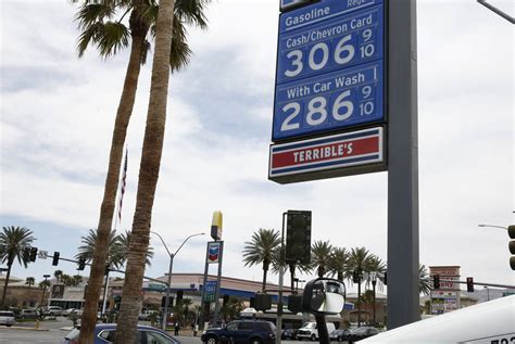 How much is gas in las vegas nv. Oct 10, 2023 · Stacker compiled statistics on gas prices in Las Vegas (NV only) metro area using data from AAA. Gas prices are current as of October 10. Gas prices are current as of October 10. Las Vegas by the numbers - Gas current price: $4.91 --- Nevada average: $4.89 - Week change: -$0.28 (-5.3%) - Year change: -$0.52 (-9.5%) - Historical expensive gas ... 
