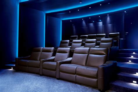 Just in time for the holidays — starting at $125 for groups of up to 20 guests — Canadians can rent a private auditorium and select a movie out of more than 1,000 available titles. Story .... 
