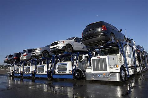 How much is it to ship a car. How Long Will It Take to Ship a Car Across the Country? The distance that needs to be traveled tends to determine the time frame. In general, shipping cars across the country takes 10-14 days coast-to-coast. Car transport trucks, on average, travel about 500 miles a day. There are a lot of variables here, of course, so these are just estimates. 
