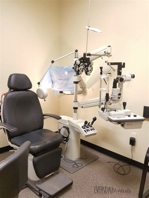Book an Eye Exam in Albuquerque, NM. When it comes to your vision, it's important to get regular eye exams. Local residents can find an eye doctor in Albuquerque at a convenient central location in Cottonwood Mall. Once you've gotten an eye exam, you can head right next door to Visionworks for an excellent eye care experience.. 