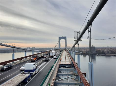 How much is the throgs neck bridge toll. The next most-used DOT bridge was the Mill Basin Bridge, with 141,000 crossings. The Brooklyn Bridge had 124,000 crossings, the Williamsburg Bridge had 111,000 crossings and the Manhattan Bridge saw 75,000 crossings by vehicles on the average weekday. The quietest DOT-operated bridge was the historic Carroll Street Bridge, with 1,000 crossings 