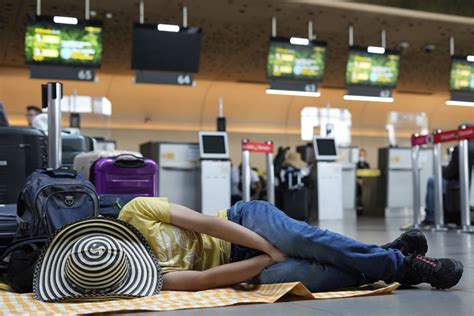 How much time do you need for an international layover?