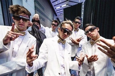 How old are the poreotics members