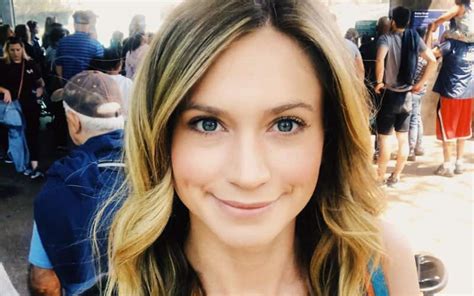 How old is ellison barber. Page Contents. 0.1 American journalist Elison Barber works for various publications. Reporter Ellison Barber worked for NBC News in New York before moving on to Fox News Channel, one of the most well-known pay-TV networks. 
