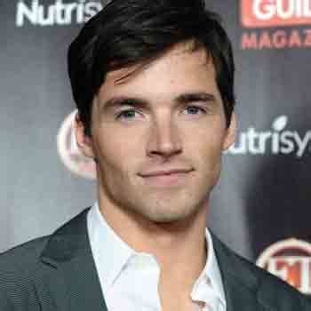 How old is ian harding