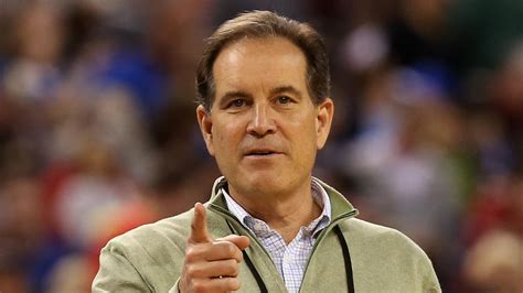 How old is jim nantz. Jim Nantz is 63 years old as of the 2023 NCAA Tournament, making him one of the most iconic figures of the event. He has been a part of CBS's coverage of the NCAA Tournament since 1986, when he was 26 years old, and has called the Final Four for 23 straight tournaments. He also works on other sports broadcasts, such as NFL, tennis and golf. 