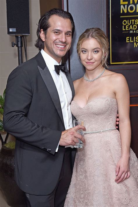 Who is her fiance Jonathan Davino? ... The 26-year-old HBO star is 13 years younger than Davino. There aren't many photos of them together, but they were spotted at an Emmys party in Los Angeles ...