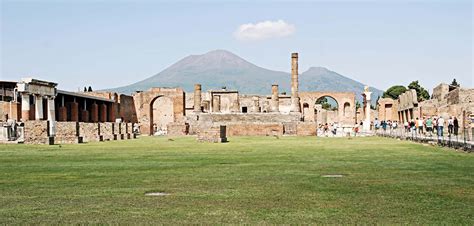 How old is mount vesuvius