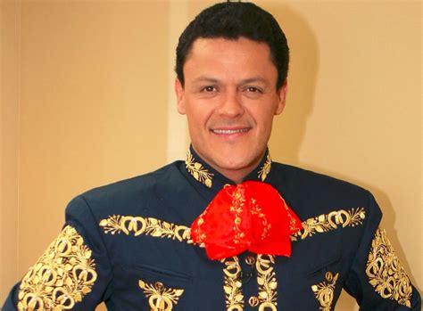  Pedro Fernández (singer) (born 1969), Mexic