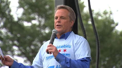 People have been speculating about Phil Schwarz’s retirement and if the journalist is quitting the program ABC7. Since 1995, Phil Schwarz has worked as a meteorologist for Chicago’s premier news organization, ABC 7. He occasionally works throughout the week and is well-known for his trustworthy weekend weather forecasts at 5 and 10 o’clock.. 