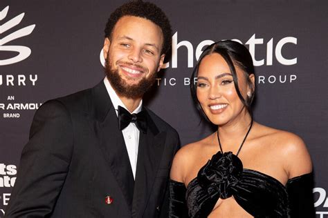 How old is stephen curry wife