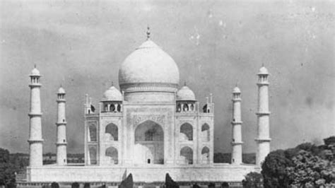 How old is the taj mahal