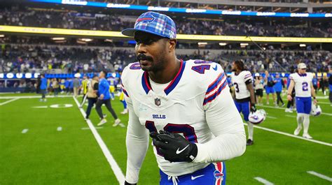 How old is von miller