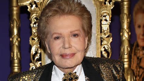 How old is walter mercado