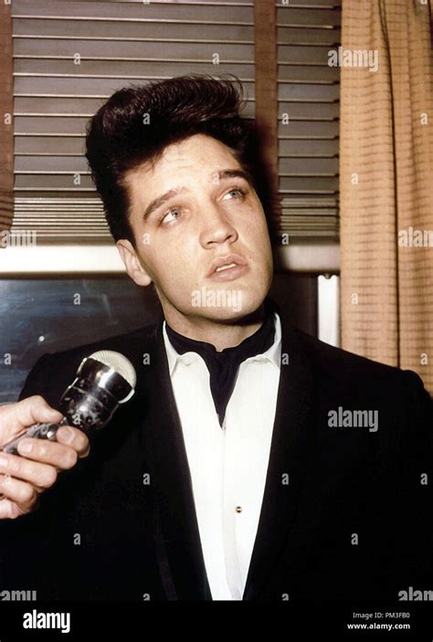 How old was elvis in 1960