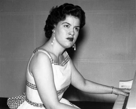 How old was patsy cline when she passed away. Cline was 30 years old, and the mother of two small children, when she passed away. On March 3, Cline. 