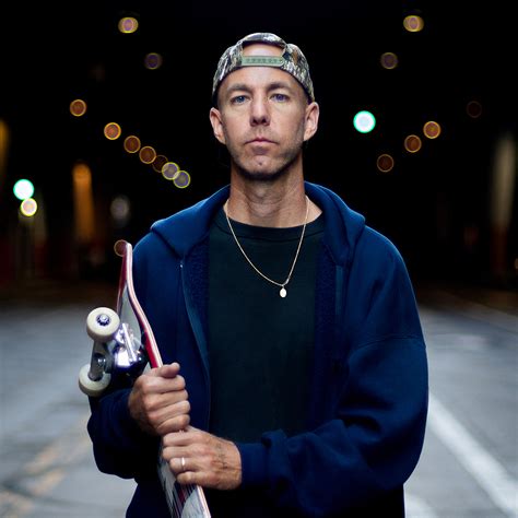 How tall is andrew reynolds