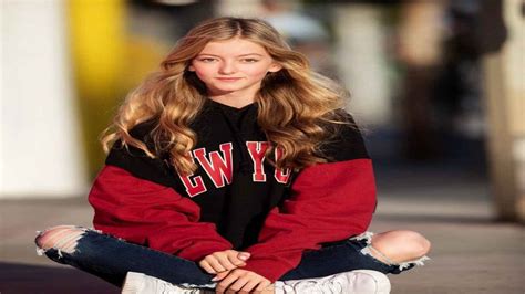 How tall is emily dobson. The star is only 13 years old. Emily Dobson is a major influencer with 1.7 million TikTok followers and over 1 million YouTube subscribers. She’s a dancer, artist and actor living in Los Angeles ... 