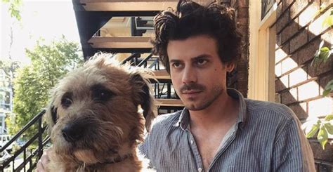How tall is francois arnaud